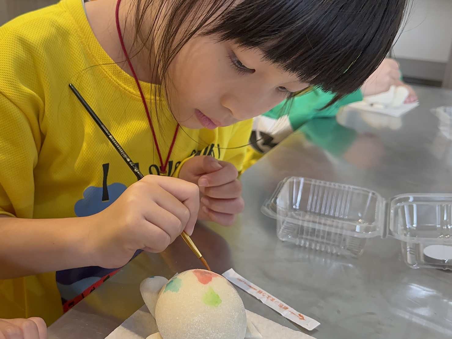 08_參觀新竹241藝術空間，脫下鞋子入展間與作品互動